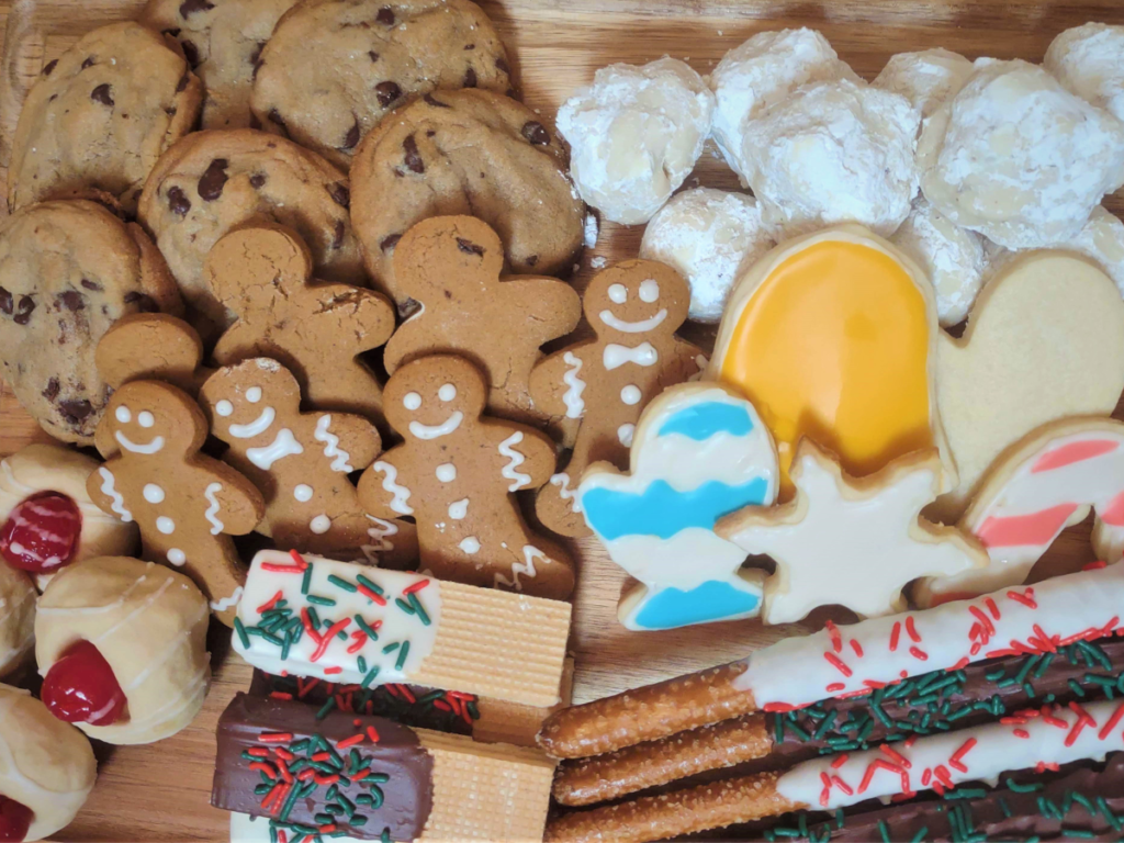 Deliciously Easy and Festive Christmas Cookie Charcuterie Board ...